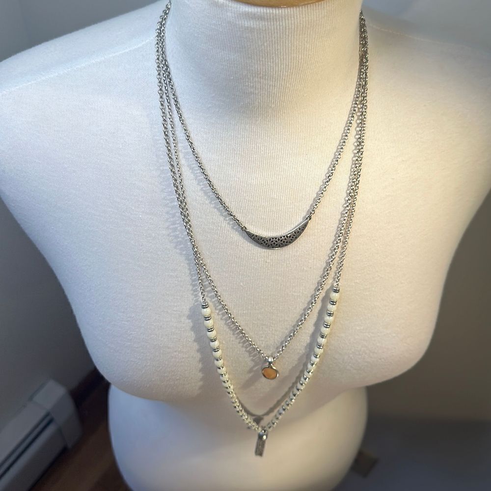 Three strand Long statement necklace, yellowish gem, stamped out metal tassel - Picture 2 of 10